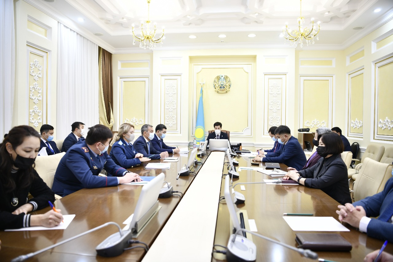 العاشقى قورىتىندى: ەكى جيناق ءازىر