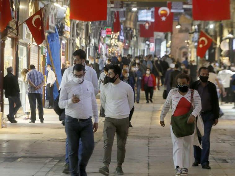 تۇركيادا وميكرون شتامى تىركەلدى