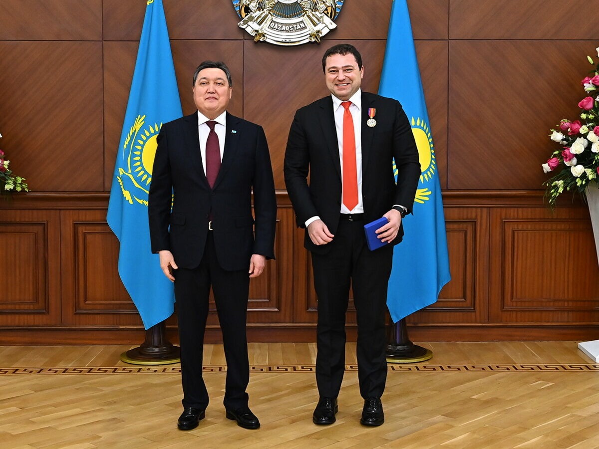 ميحايل لومتادزە «دوستىق» وردەنىمەن ماراپاتتالدى