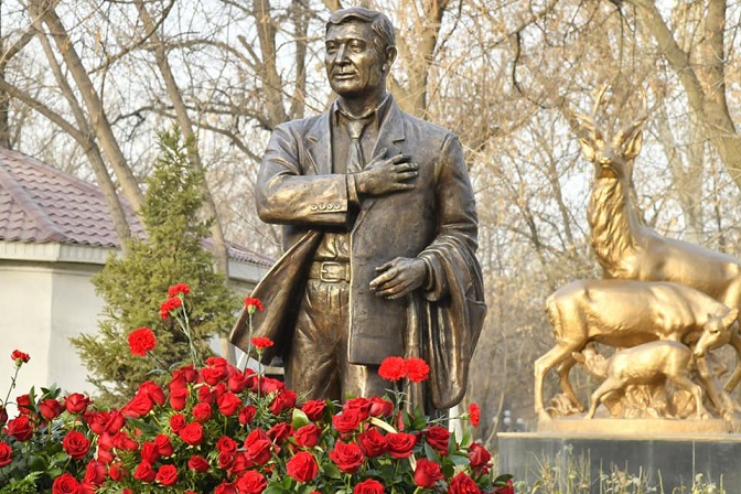 تۇلعاعا قۇرمەت – تاريحقا قۇرمەت