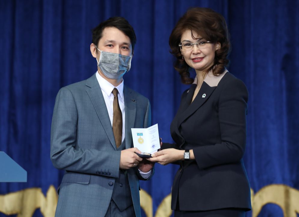 بىرقاتار قازاقستاندىقتارعا «حالىق العىسى» مەدالى تابىستالدى