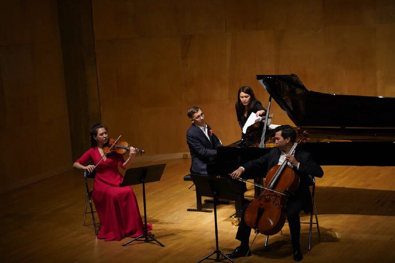 پاريجدە قازاقستاننىڭ تاۋەلسىزدىك كۇنىنە ارنالعان كونتسەرت ءوتتى