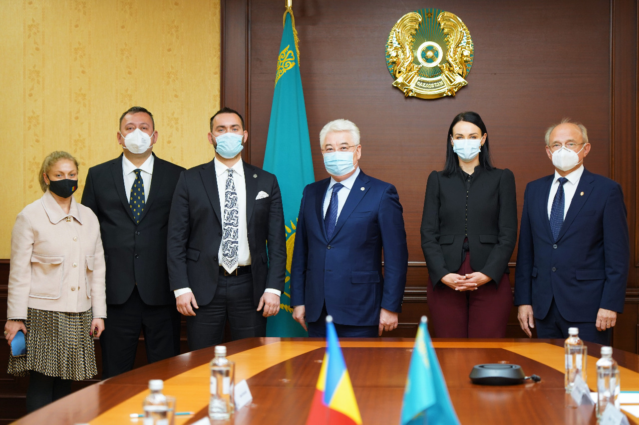 بەيبىت اتامقۇلوۆ رۋمىنيا پارلامەنتىنىڭ دەپۋتاتتارىمەن كەزدەستى