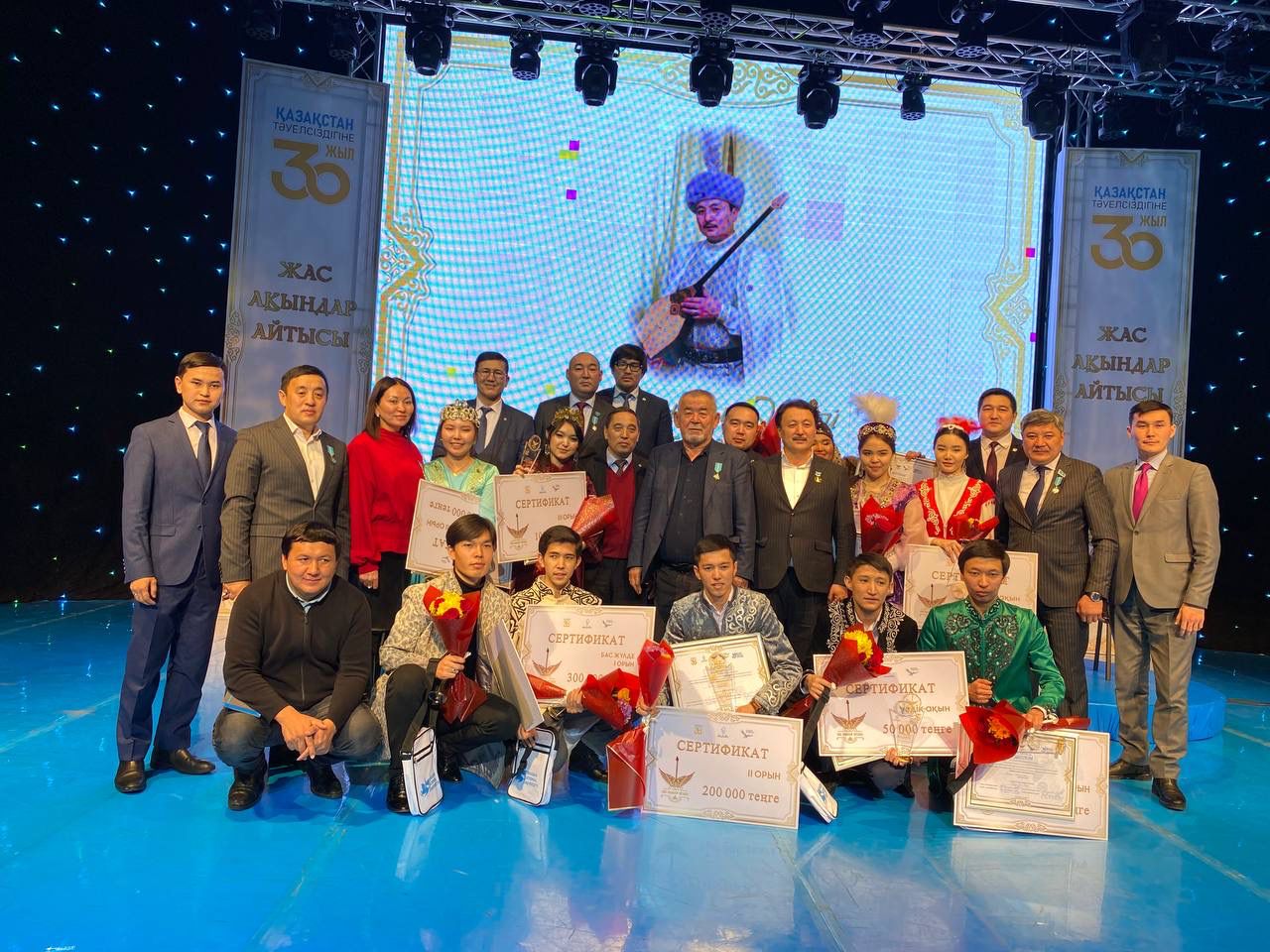 ەلوردادا جاس اقىندار ايتىسى ءوتتى