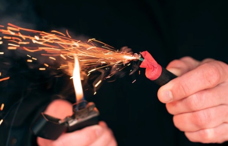 پيروتەحنيكا: ەلوردالىق پوليتسەيلەر قاۋىپسىزدىك ەرەجەلەرىن ساقتاۋعا شاقىردى