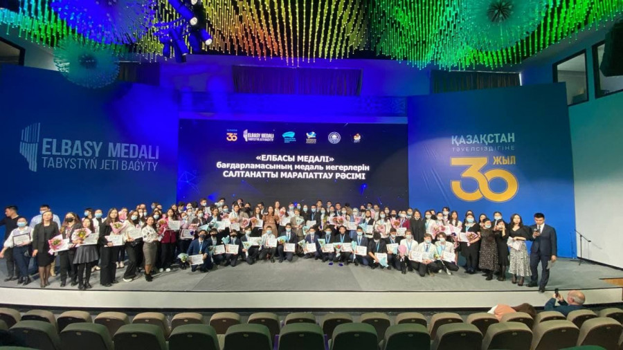 الماتى دارىنى مەن قازاقستان جاستار كونگرەسى «ەلباسى مەدالى» يەگەرلەرىن ماراپاتتادى