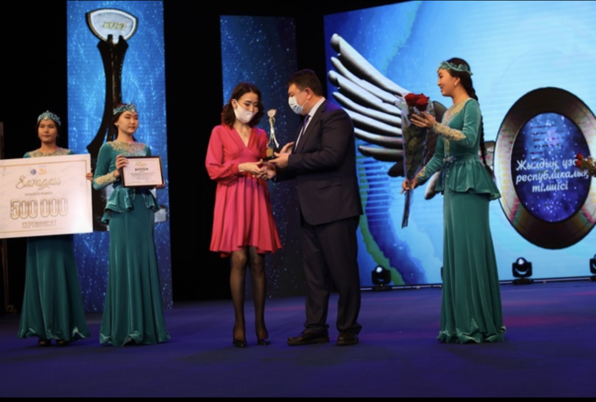 «Egemen Qazaqstan» قىزمەتكەرى جىلدىڭ ۇزدىك ءتىلشىسى اتاندى