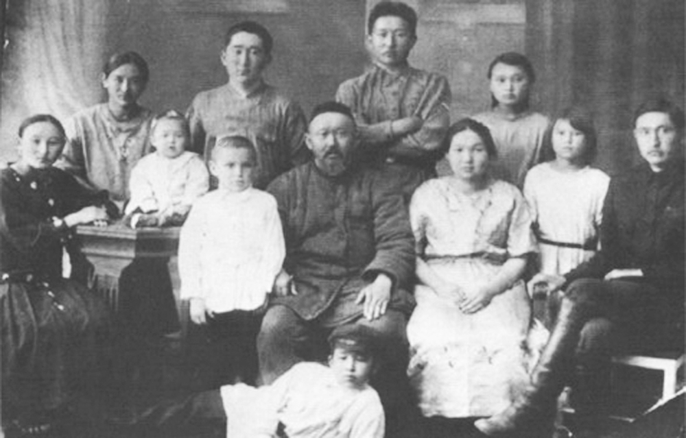 سەناتور: «مامانيا» مەكتەپ-مەدرەسەسىن قالپىنا كەلتىرۋ كەرەك