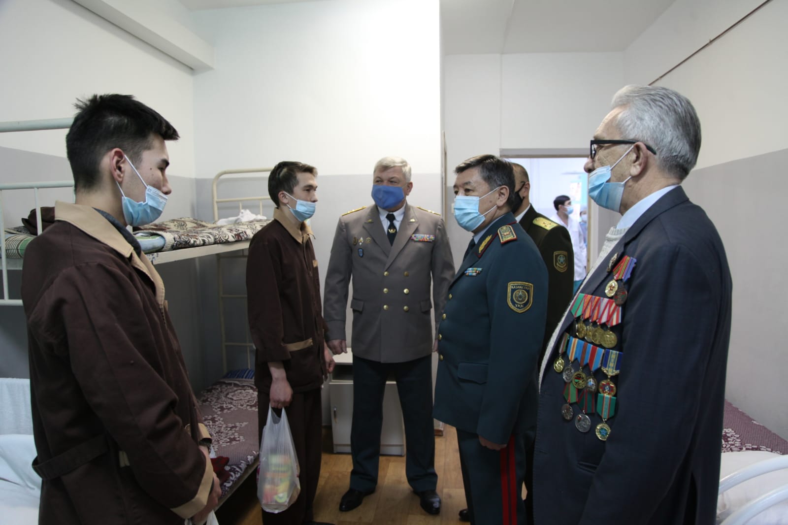 شەكاراشى ارداگەرلەر جاس جاۋىنگەرلەرگە العىس ايتتى