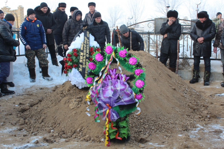 لاڭكەستەردىڭ قولىنان قازا تاپقان وفيتسەردى اقتىق ساپارعا شىعارىپ سالدى