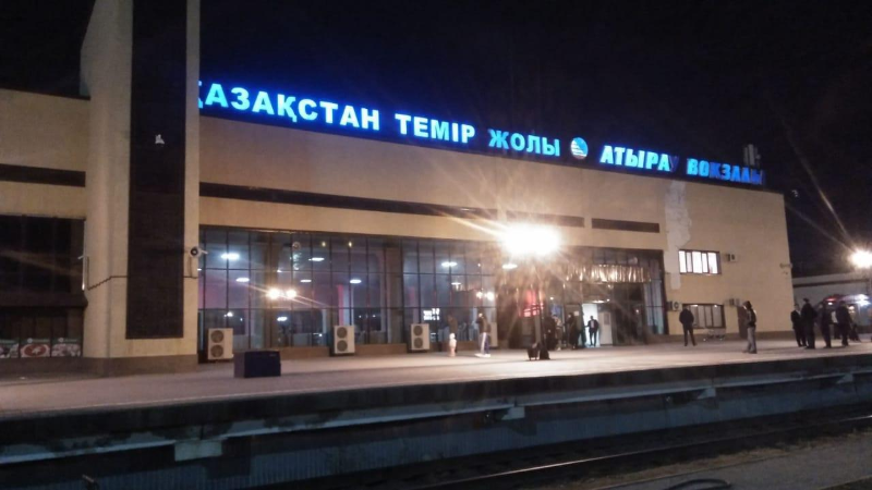 اتىراۋلىقتار كومەندانتتىق ساعات كەزىندە جولاۋشى كۇتىپ الا الادى