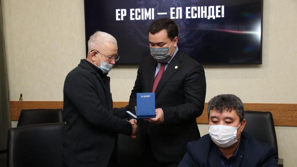 وعلانداردىڭ وردەنى تۋىستارىنا تابىس ەتىلدى