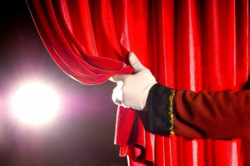 قازىرگى دراماتۋرگيا: ءۇمىت پەن سەنىم