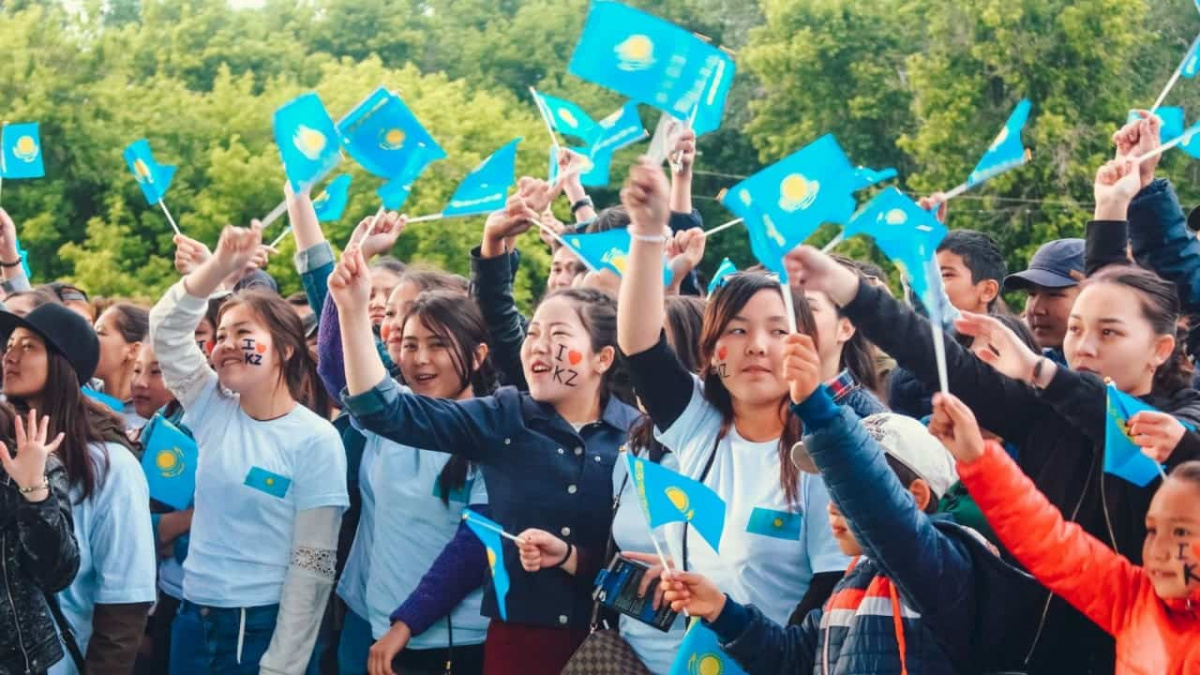 يدەولوگيالىق تىرەككە اينالعانى ءجون