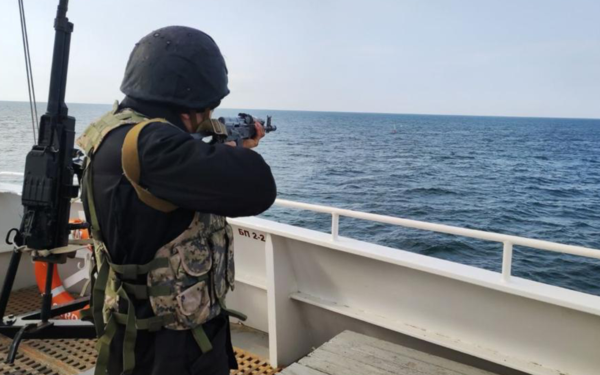 شەكاراشىلار تەڭىزدە جاۋىنگەرلىك اتۋ بويىنشا جاتتىعۋ وتكىزدى