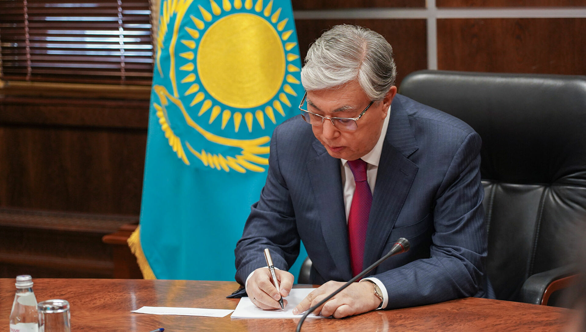 پرەزيدەنت جارلىعىنا تولىقتىرۋ ەنگىزىلدى