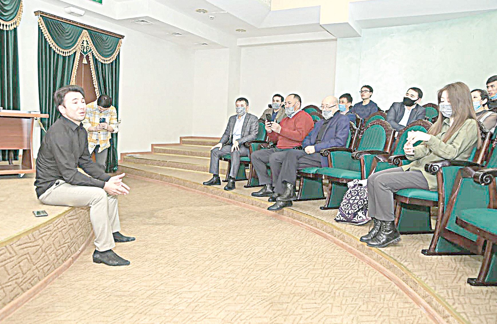 تەاترداعى ادەبي كەش