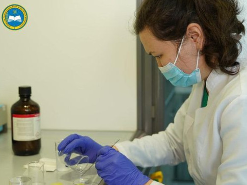 اسحات ايماعامبەتوۆ عالىم قىز-كەلىنشەكتەردى قۇتتىقتادى