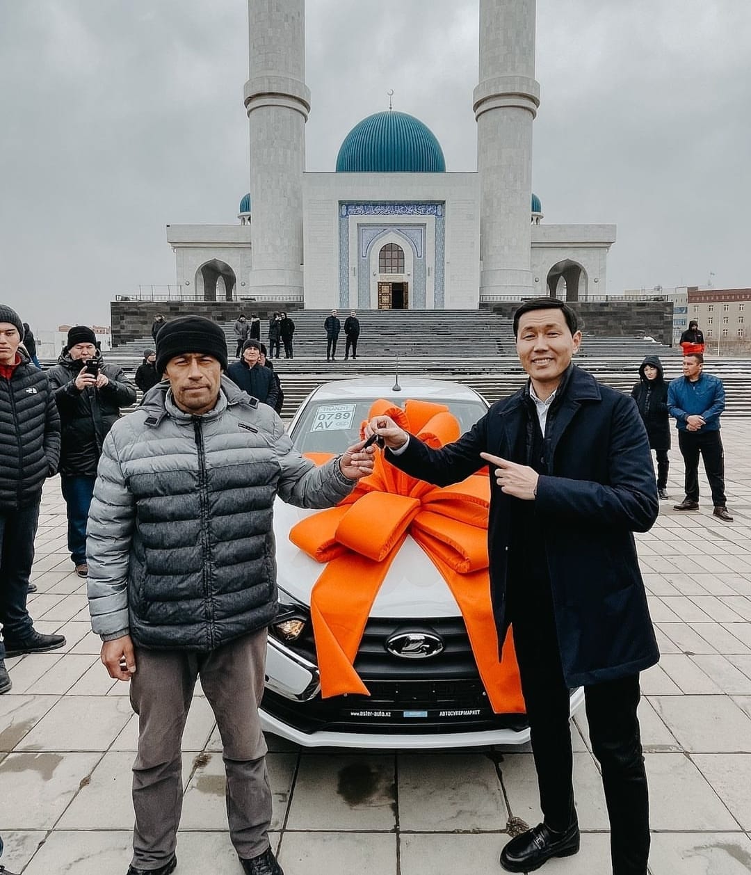 كوپتىڭ كومەگىمەن كولىكتى بولدى