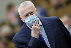 «ءومىر ءسۇر!»: جيرينوۆسكيدىڭ  ۇلى اكەسىنە الاڭداۋلى