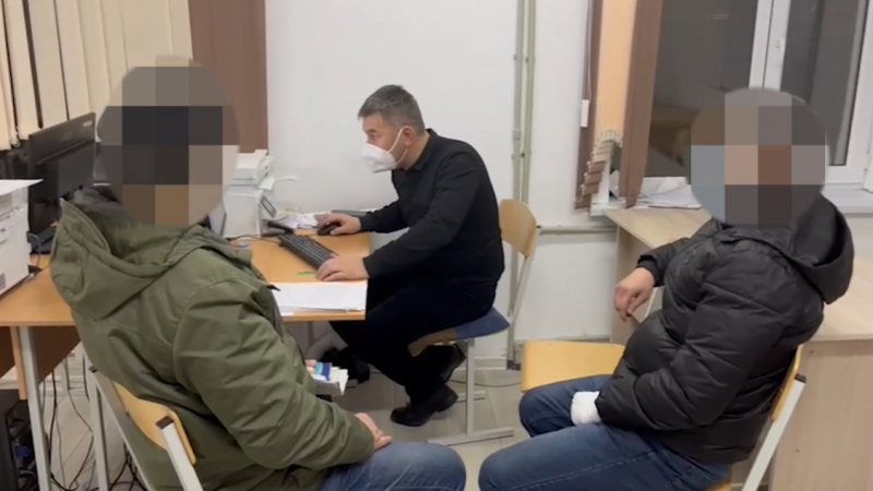 تارتىپسىزدىكتەر كەزىندە جانعىش قوسپاسى بار بوتەلكە تاراتقان ادام ۇستالدى