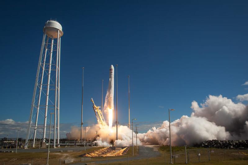 امەريكالىق عارىش كەمەسى حعس-عا جاڭا جۇك جەتكىزەدى