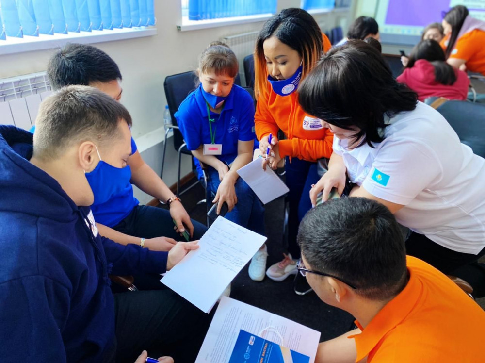 ەڭبەكشى جاستارعا ۇندەۋ جاريالادى