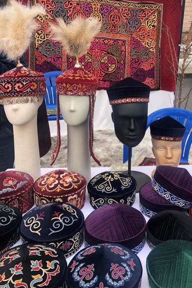 الماتىدا قولونەر بۇيىمدارىنىڭ كورمەسى وتۋدە