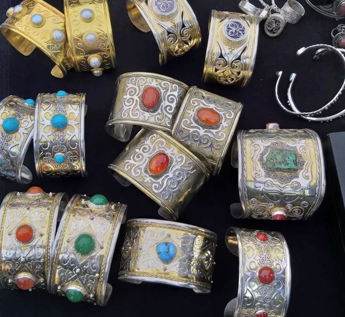 جىبەك جولىنداعى جاقۇتتار