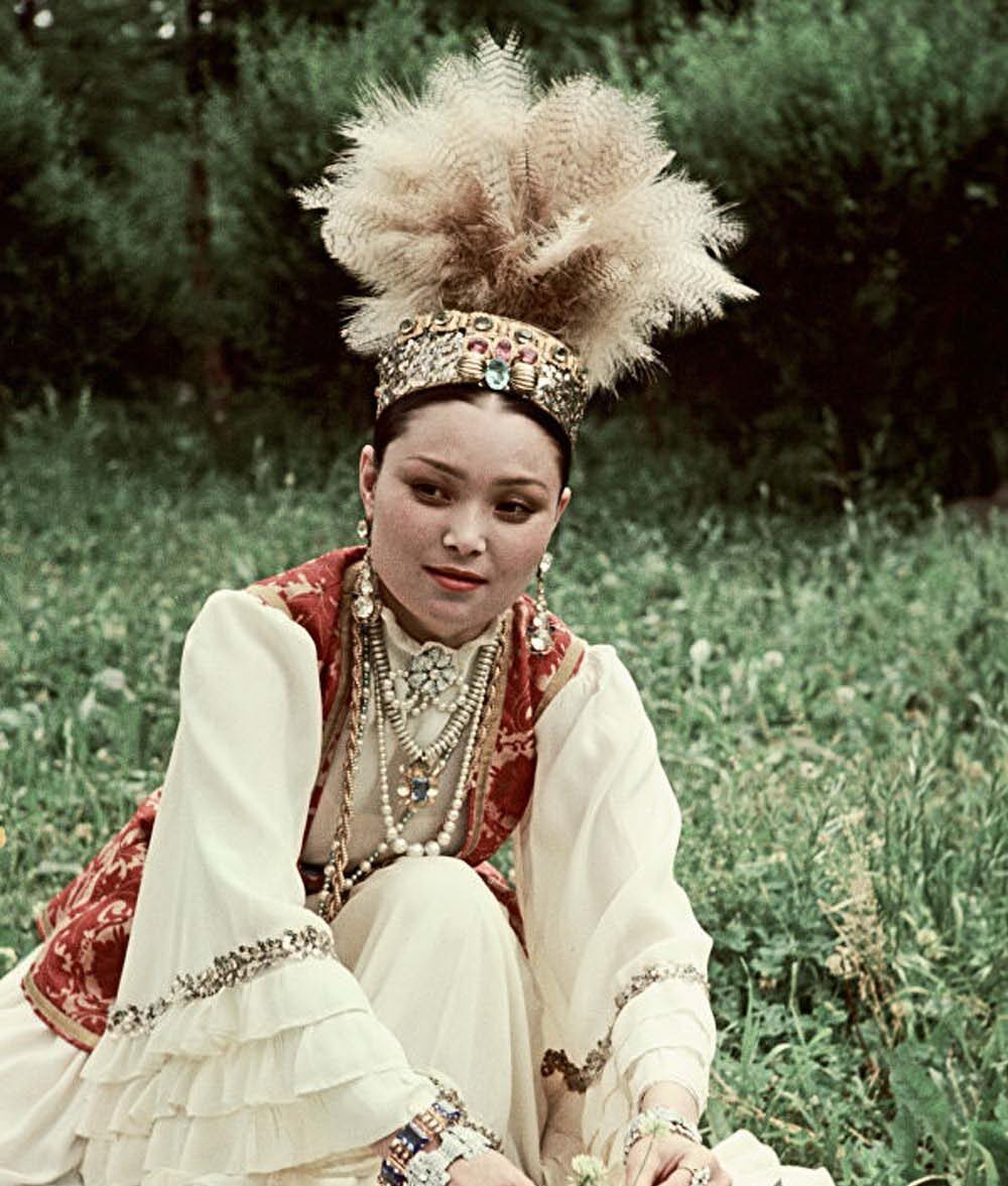  ۇلى ءانشى ەسىمىن  ۇلىقتايدى