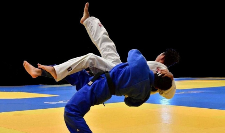 افينادان بەس قولامەن ورالدى