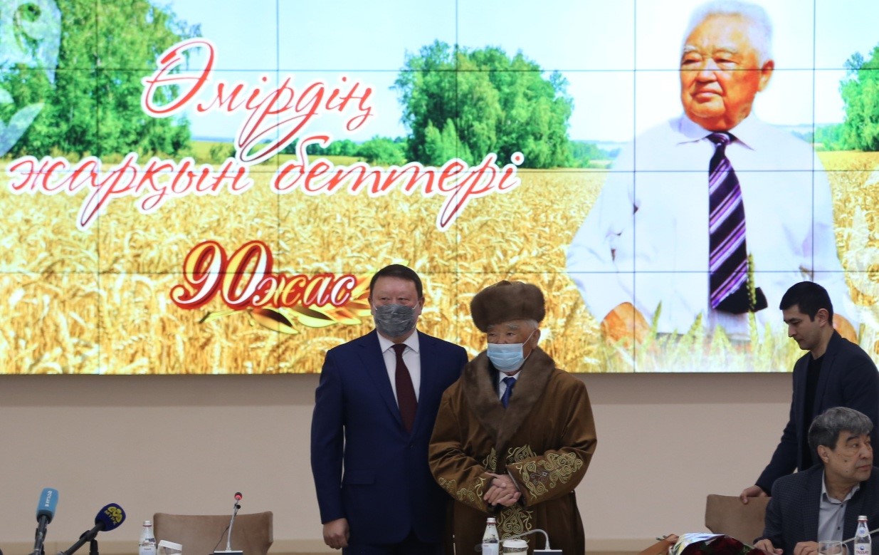 ەڭبەگىمەن ەل قۇرمەتىنە بولەنگەن