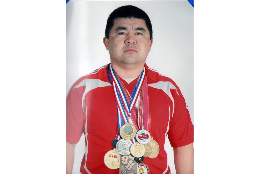 زەكەن شايماردانوۆ: جانكۇيەرلەرىمدى جەرگە قاراتقان كەزىم جوق