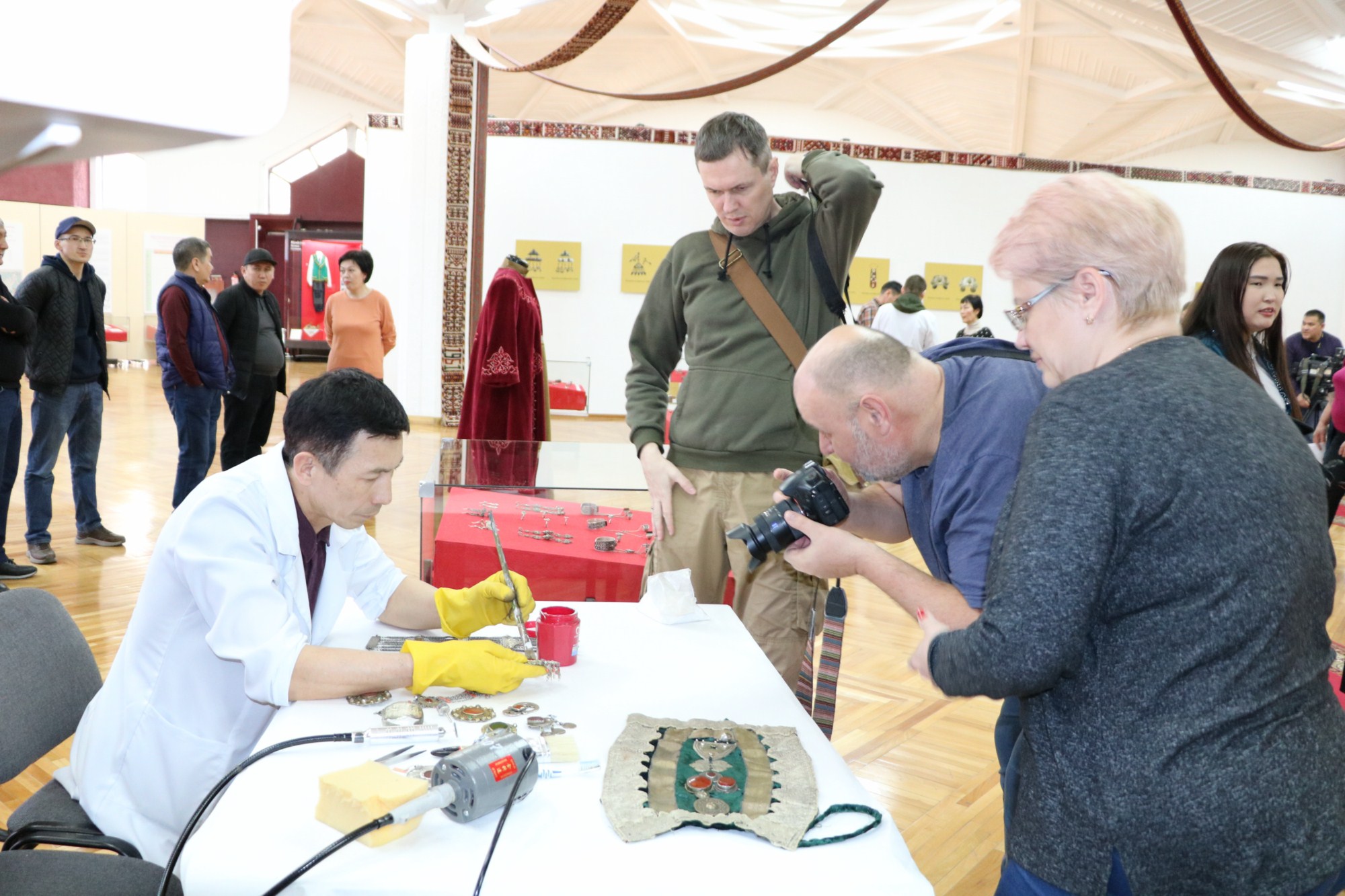 ورنەگىن سەندەي سالا الماس...