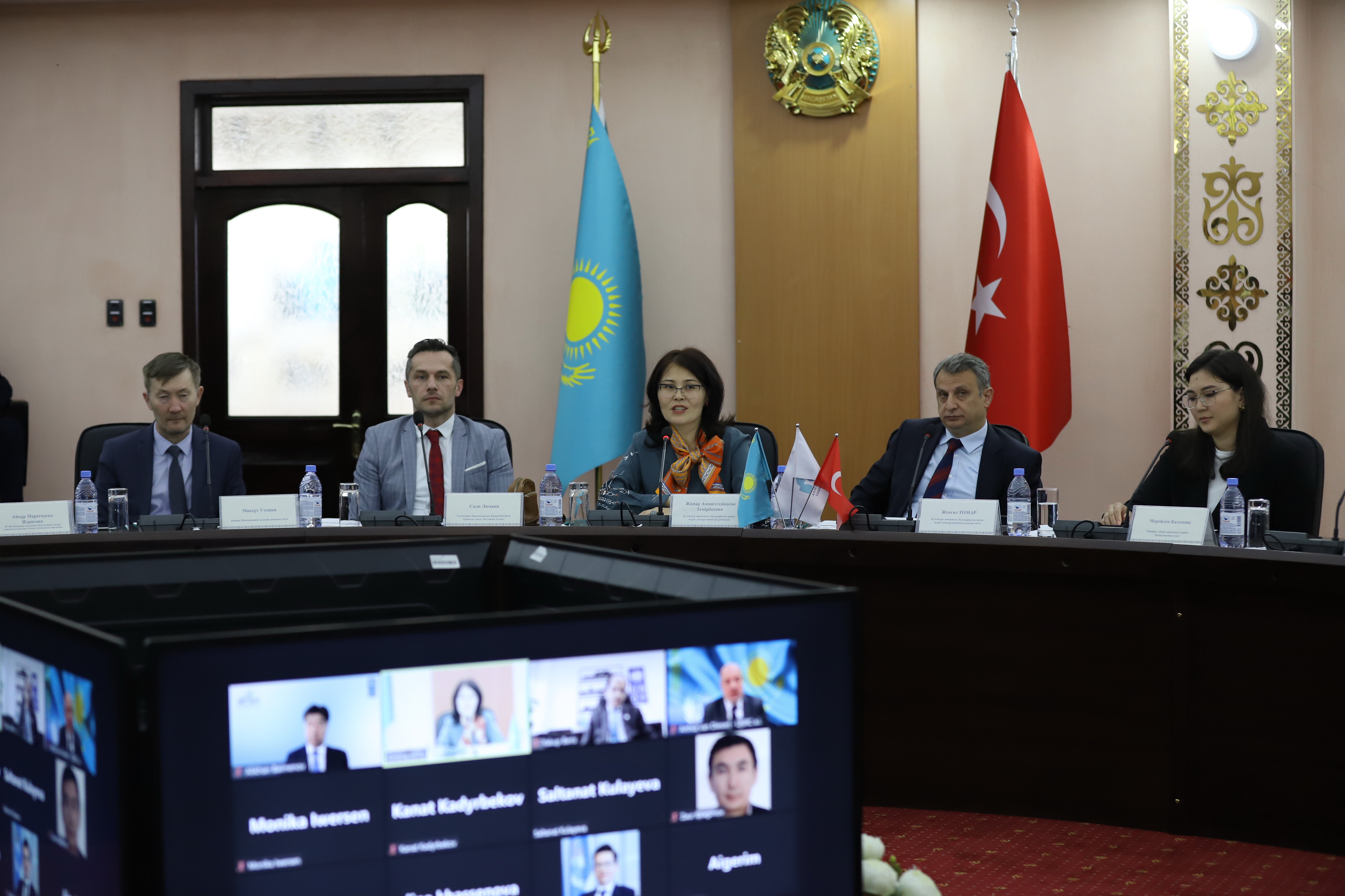 ۋنيۆەرسيتەت باستاماسى ءوڭىردىڭ دامۋىنا سەرپىن بەرەدى