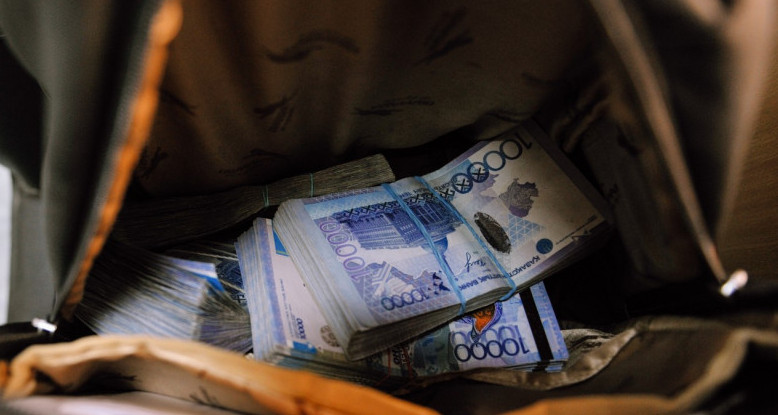 «وكم وپەراتورى» باسشىلىعى 180 ملرد تەڭگە جىمقىرماق بولعان