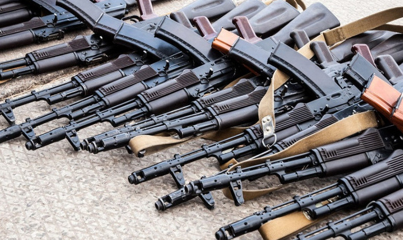 جامبىلدا پوليتسيا عيماراتىنان ۇرلانعان اۆتوماتتار تابىلدى