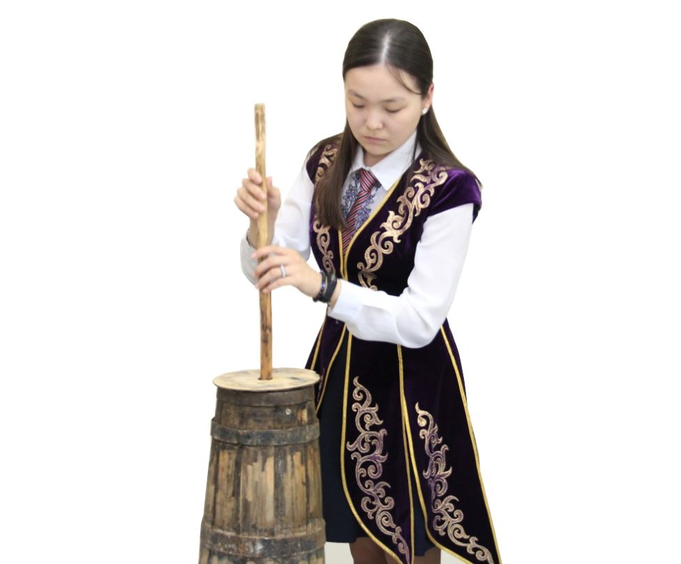 فرانتسۋزدار قۇرت پەن قىمىزعا قىزىعىپ وتىر