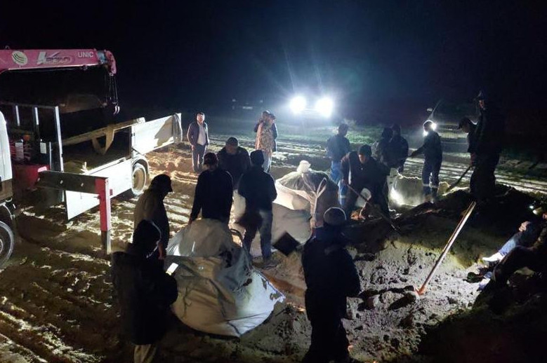 قۇلسارى قالاسىنداعى ۇيلەردى سۋ باستى