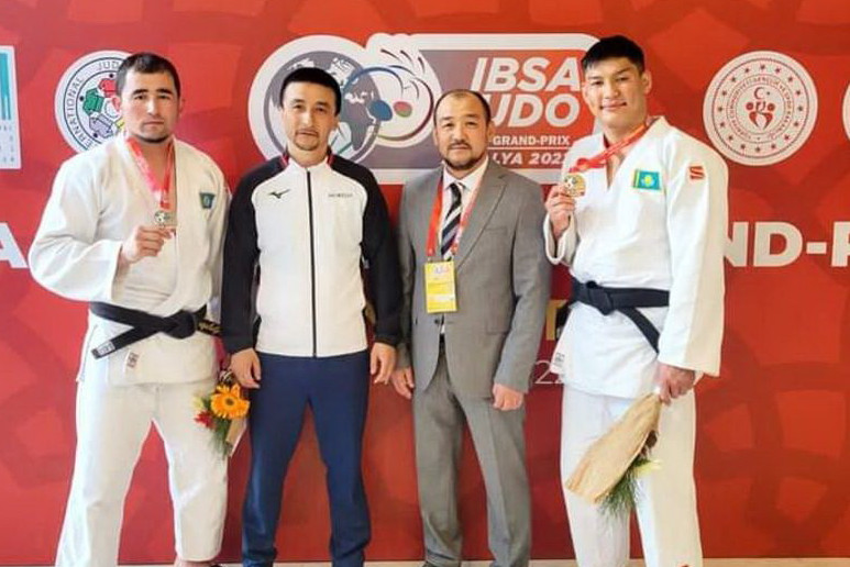 امانجولدىڭ العاشقى التىنى