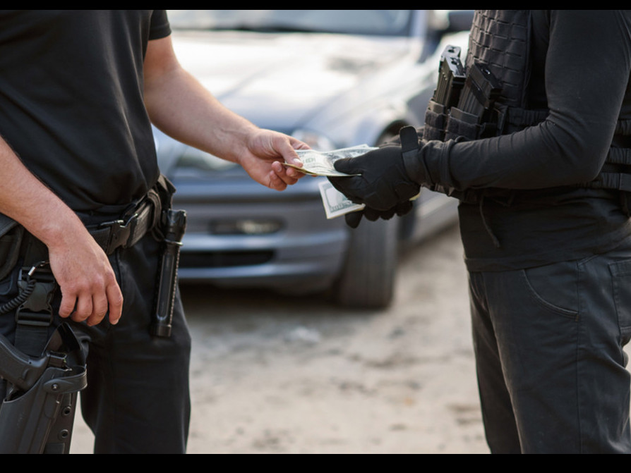 پاترۋلدىك پوليتسيا پولكىنىڭ روتا كومانديرى پارامەن ۇستالدى