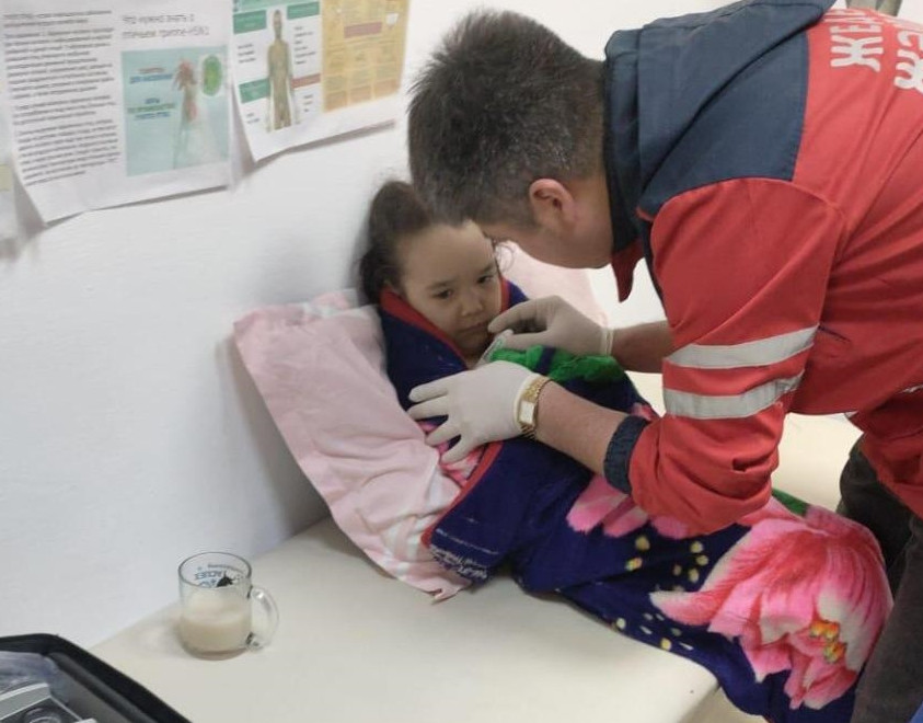 اقمولا وبلىسىندا قارىنداسىن قۇتقارام دەپ 10 جاسار بالا وزەنگە سەكىرگەن