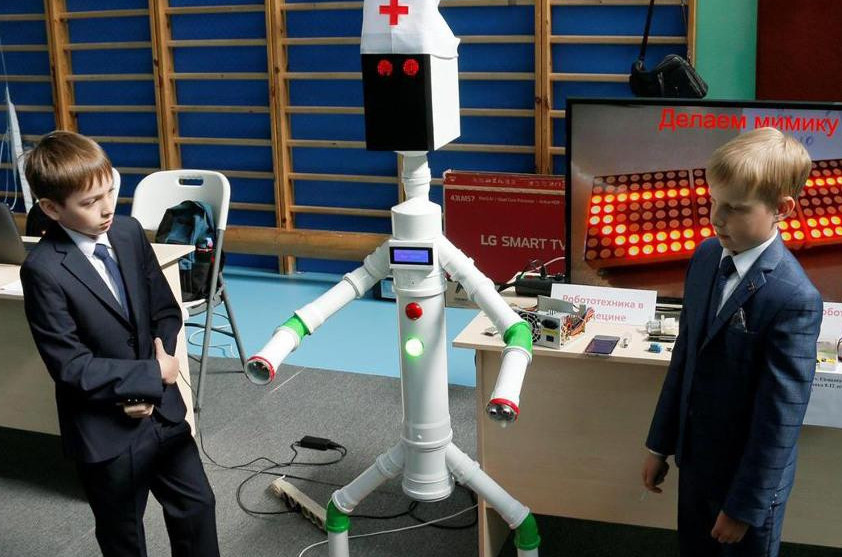 قاراعاندىلىق وقۋشىلار مەيىربيكە-روبوت پەن پيلوتسىز اۆتوموبيل قۇراستىردى