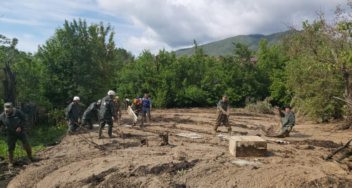 تەكەلىدەگى سەل كەزىندە 5 جاسار قىز جوعالىپ كەتتى