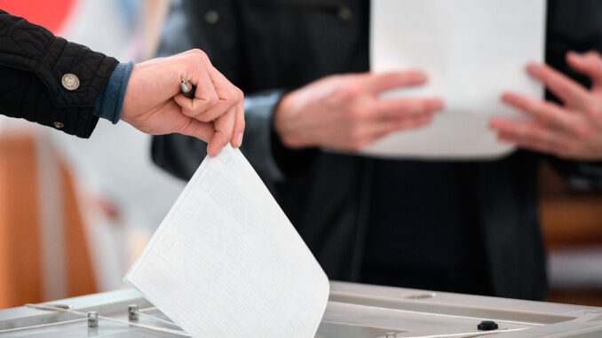 ساياسي ناۋقانعا سانالى تۇردە اتسالىسۋ مىندەت