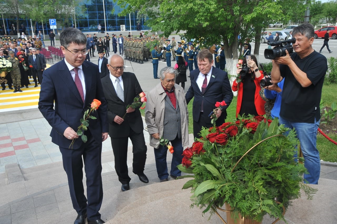 قاھارمان ۇشقىش – قۇم پەرزەنتى