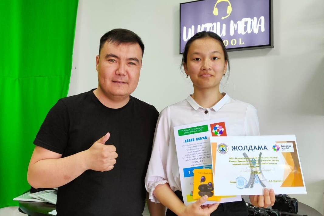 بلوگەرلەر باسەكەسى