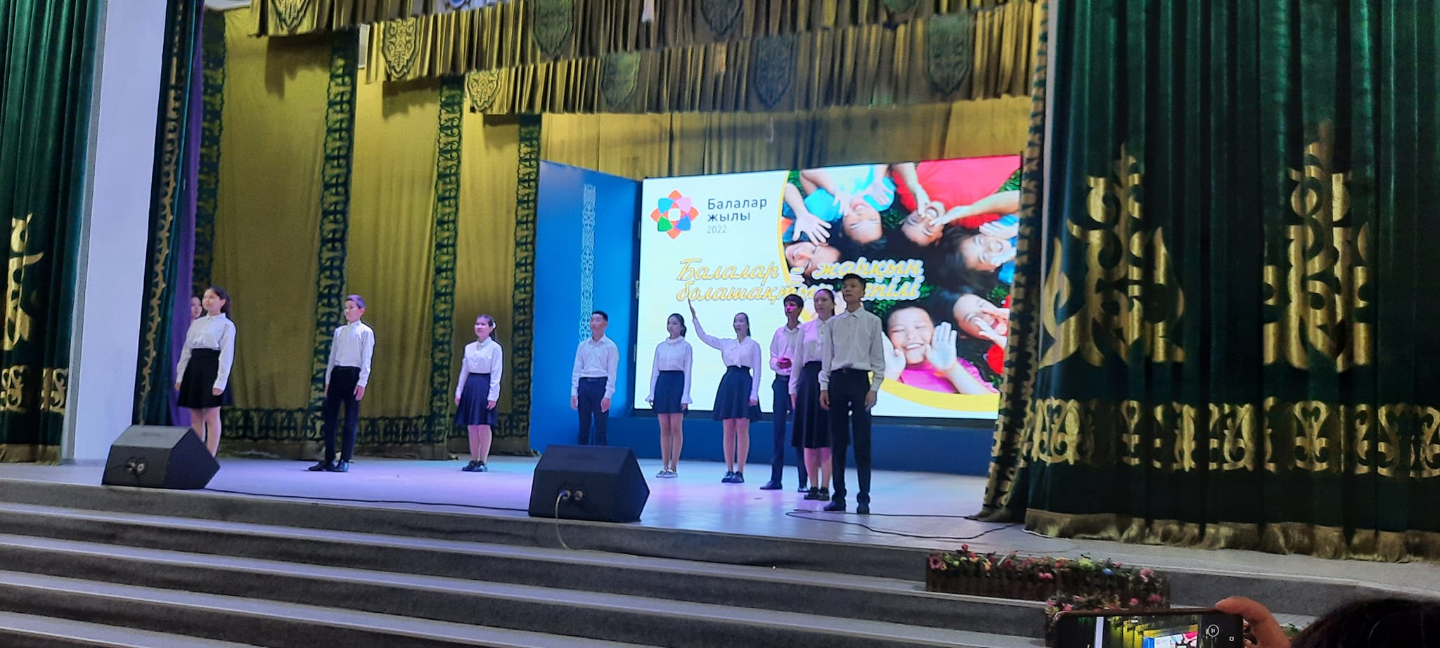 ونەرپاز ورەندەر ءتانتى ەتتى