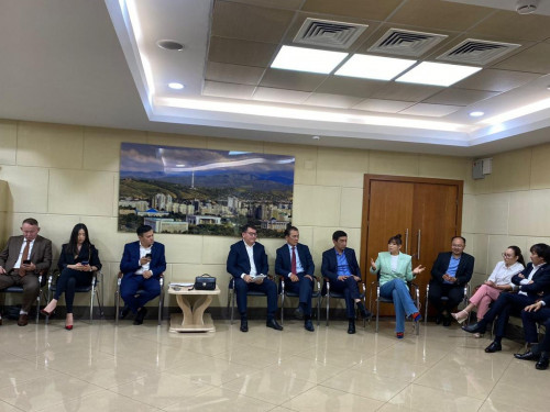 رەفەرەندۋم ەشكىمنىڭ ءومىرىن اينالىپ وتپەيدى