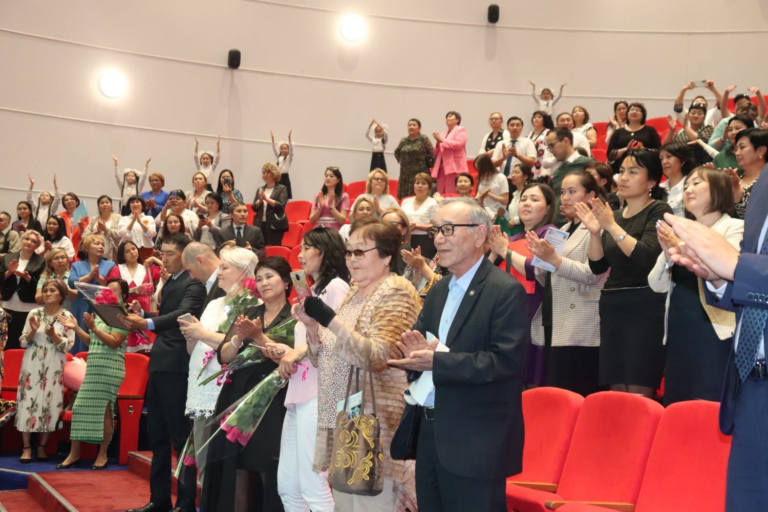 600 اتا-انا فورۋم قوناعى بولدى